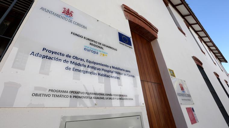 Detalle de la entrada del Centro de Emergencia Habitacional