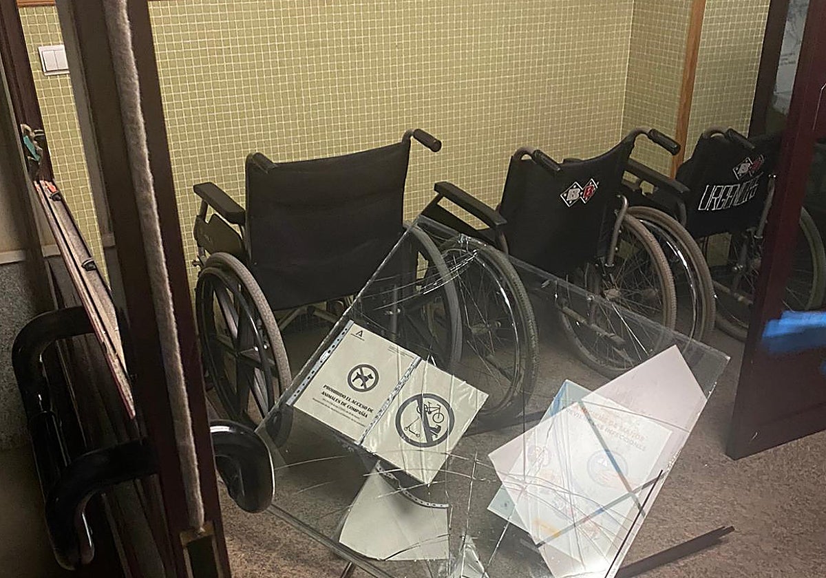 Destrozos en las instalaciones sanitarias de la localidad de la Campiña