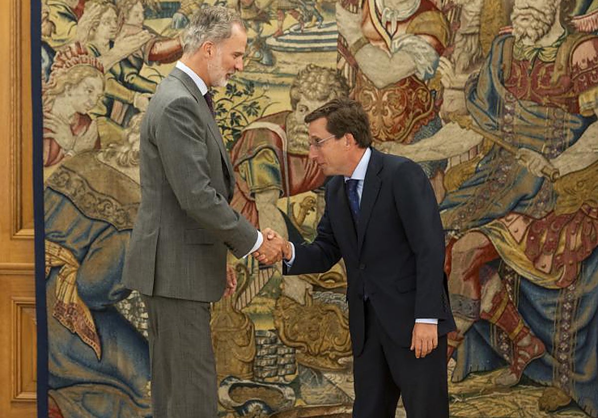 El rey Felipe VI recibe en audiencia al alcalde Madrid, José Luis Martínez-Almeida