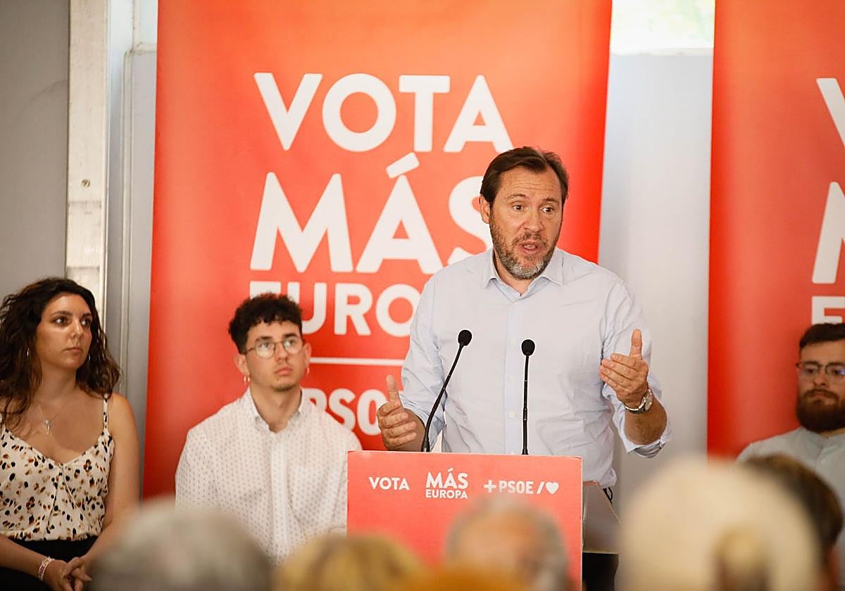 Óscar Puente en un acto electoral en Almería