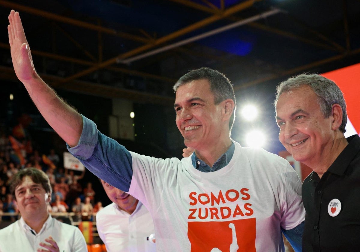 Pedro Sánchez y José Luis Rodríguez Zapatero en el cierre de campaña del PSOE