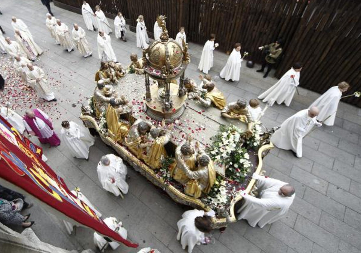 Procesión por las calles de Lugo, durante la celebración de la Ofrenda (archivo)