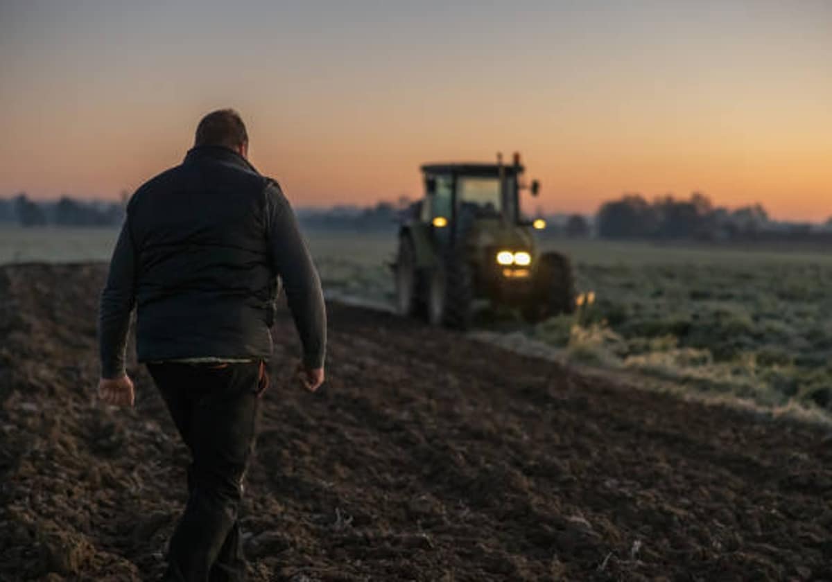 Patronal y sindicatos firman el convenio del Campo 2024 con un 6% de subida para 14.000 personas