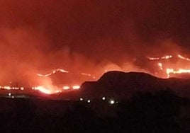 Una tormenta eléctrica provoca un incendio con varios focos en Níjar