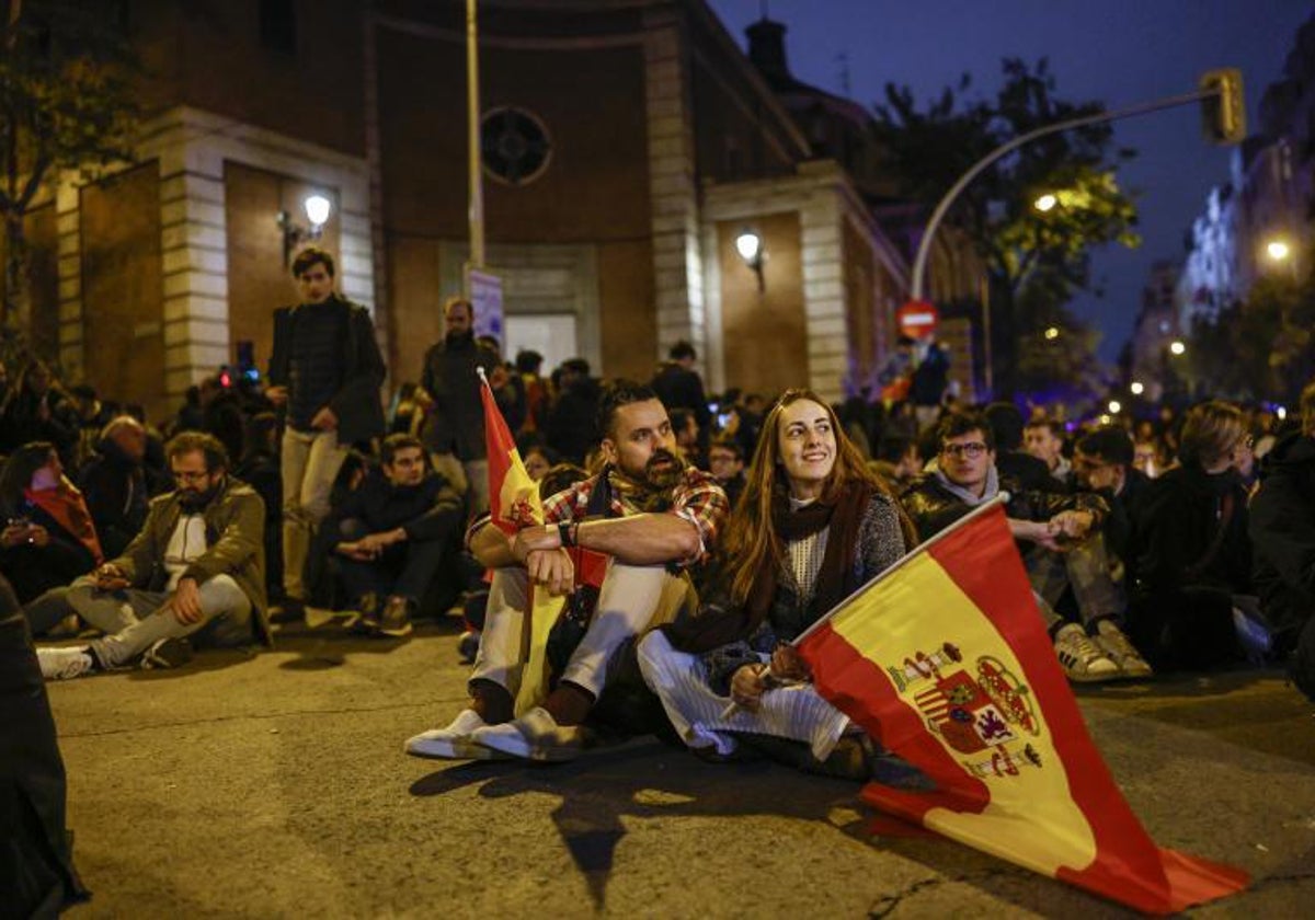 Una concentración ante la sede central del PSOE