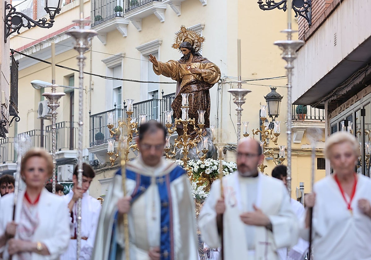El Sagrado Corazón de Jesús, el sábado, en procesión