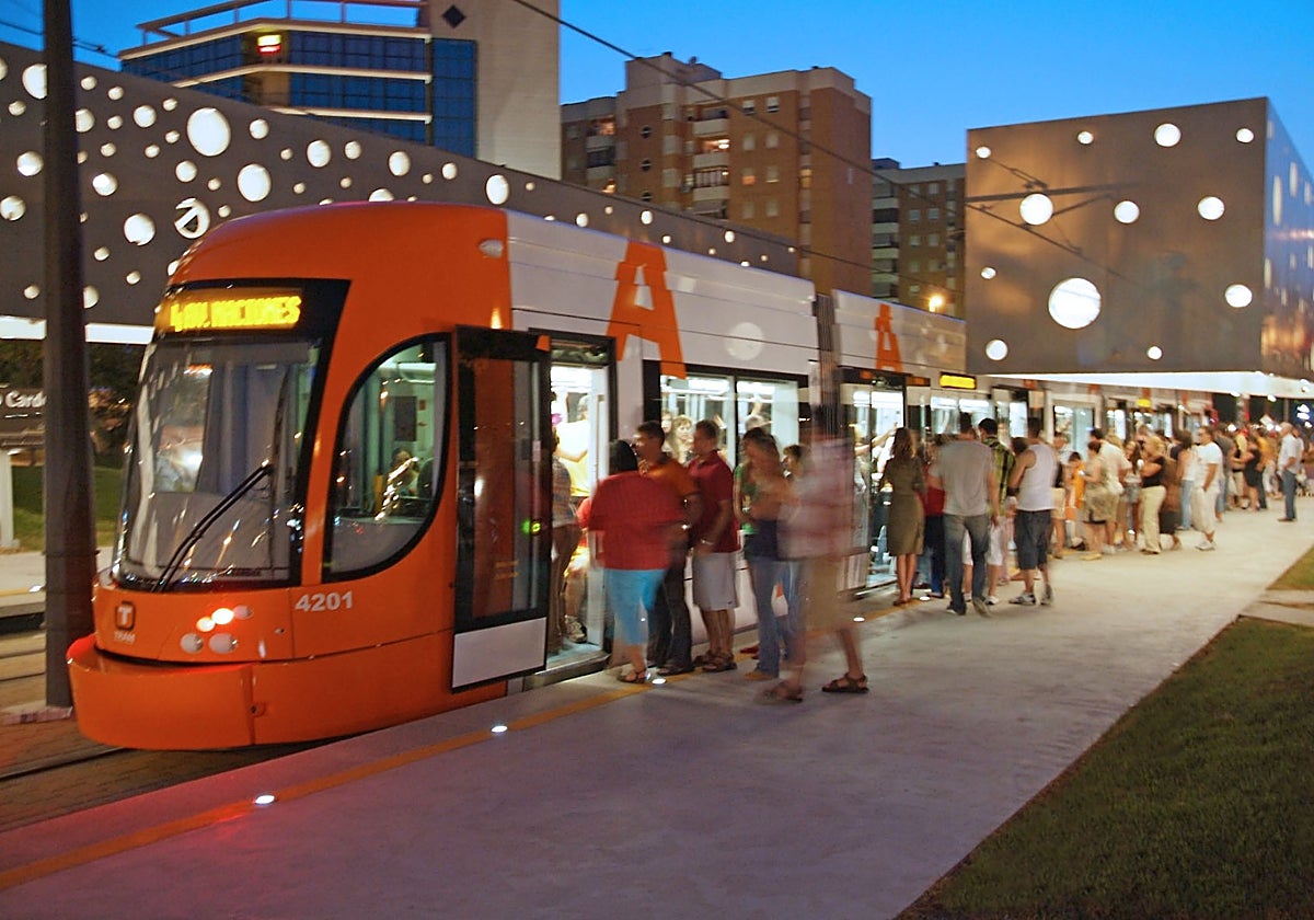 Imagen de archivo de un tranvía del TRAM de Alicante