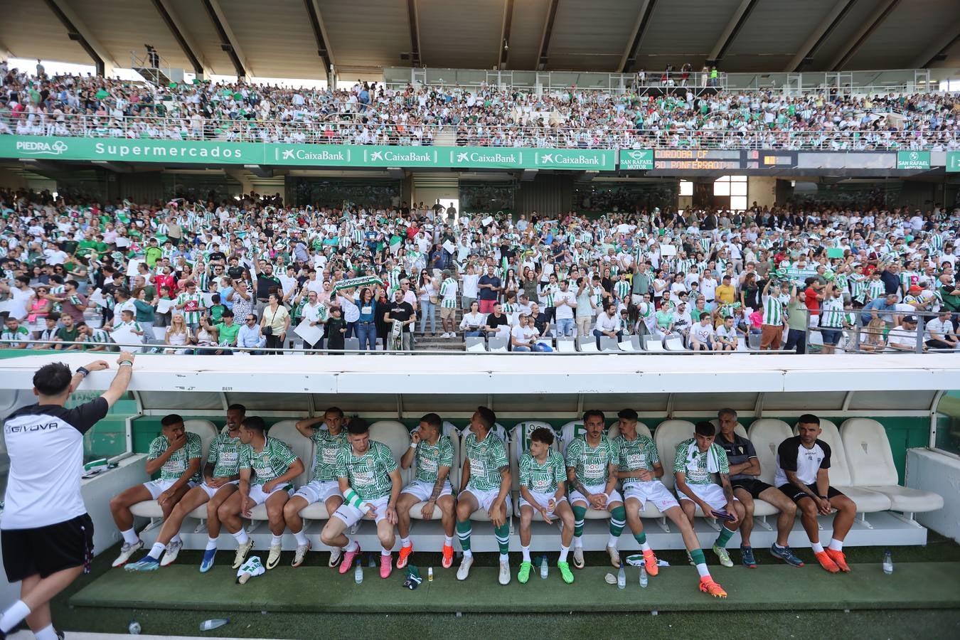 El ambiente del Córdoba-Ponferradina, en imágenes