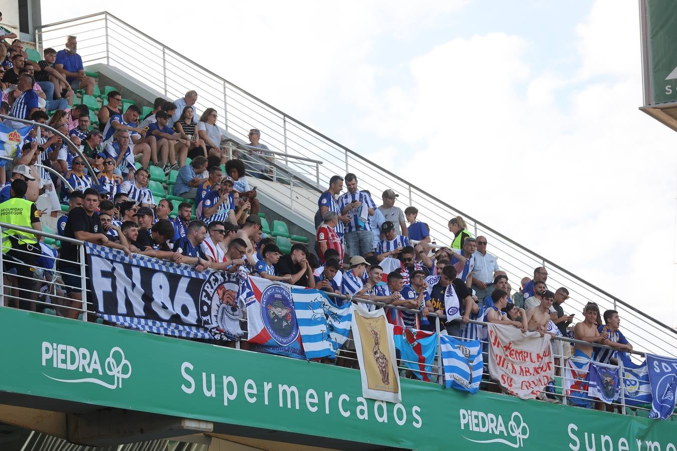 El ambiente del Córdoba-Ponferradina, en imágenes