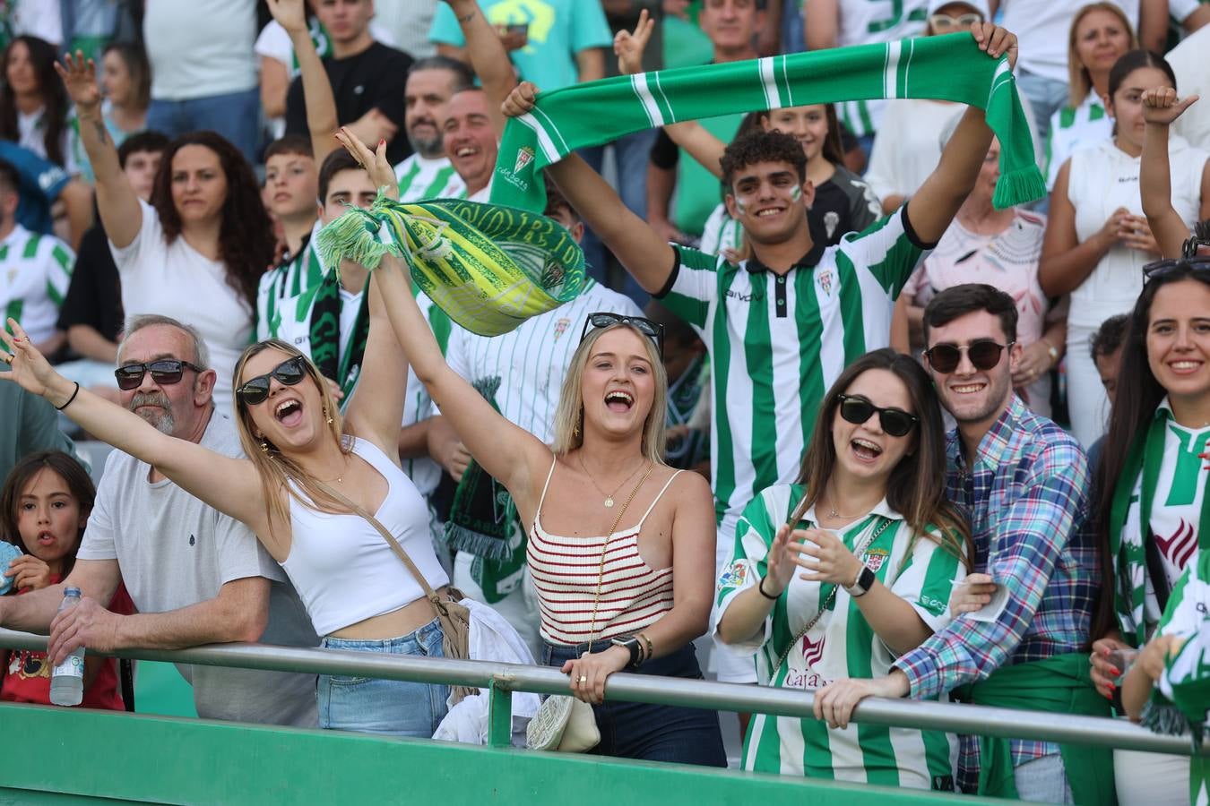 El ambiente del Córdoba-Ponferradina, en imágenes