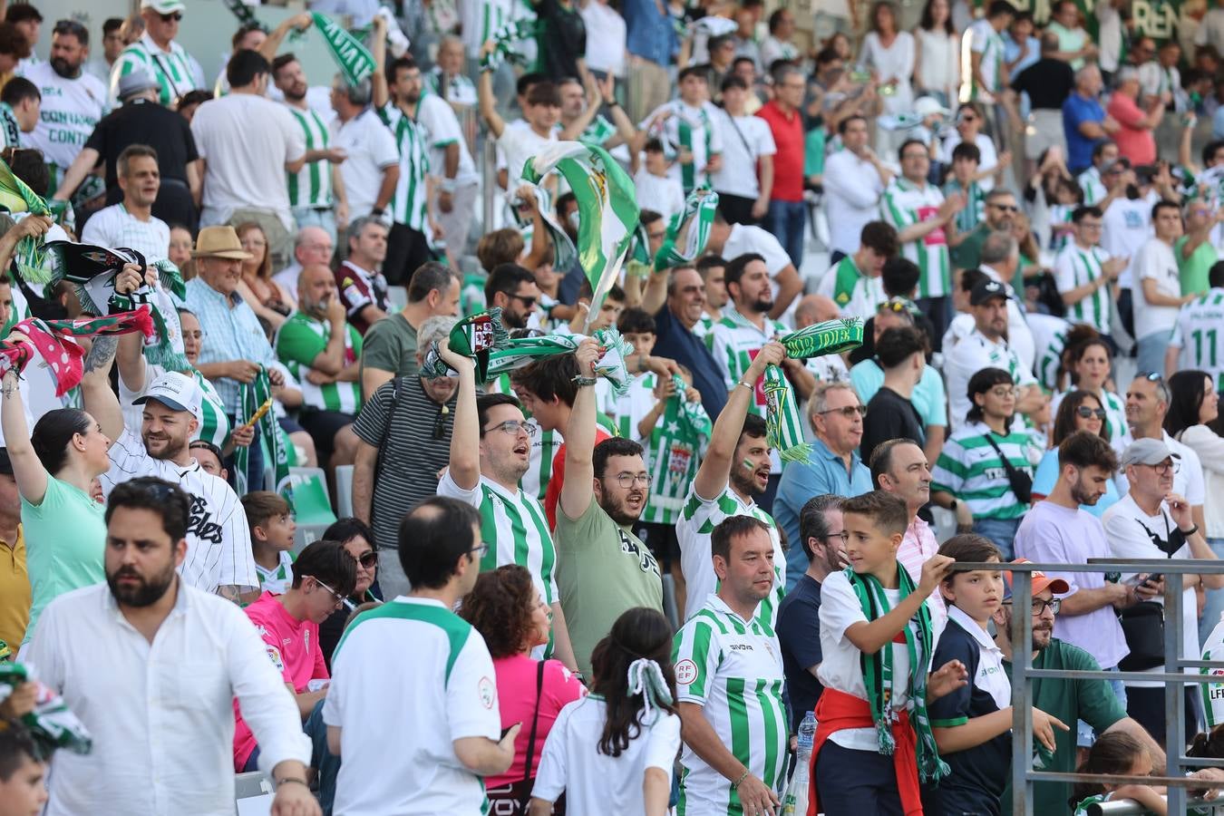 El ambiente del Córdoba-Ponferradina, en imágenes