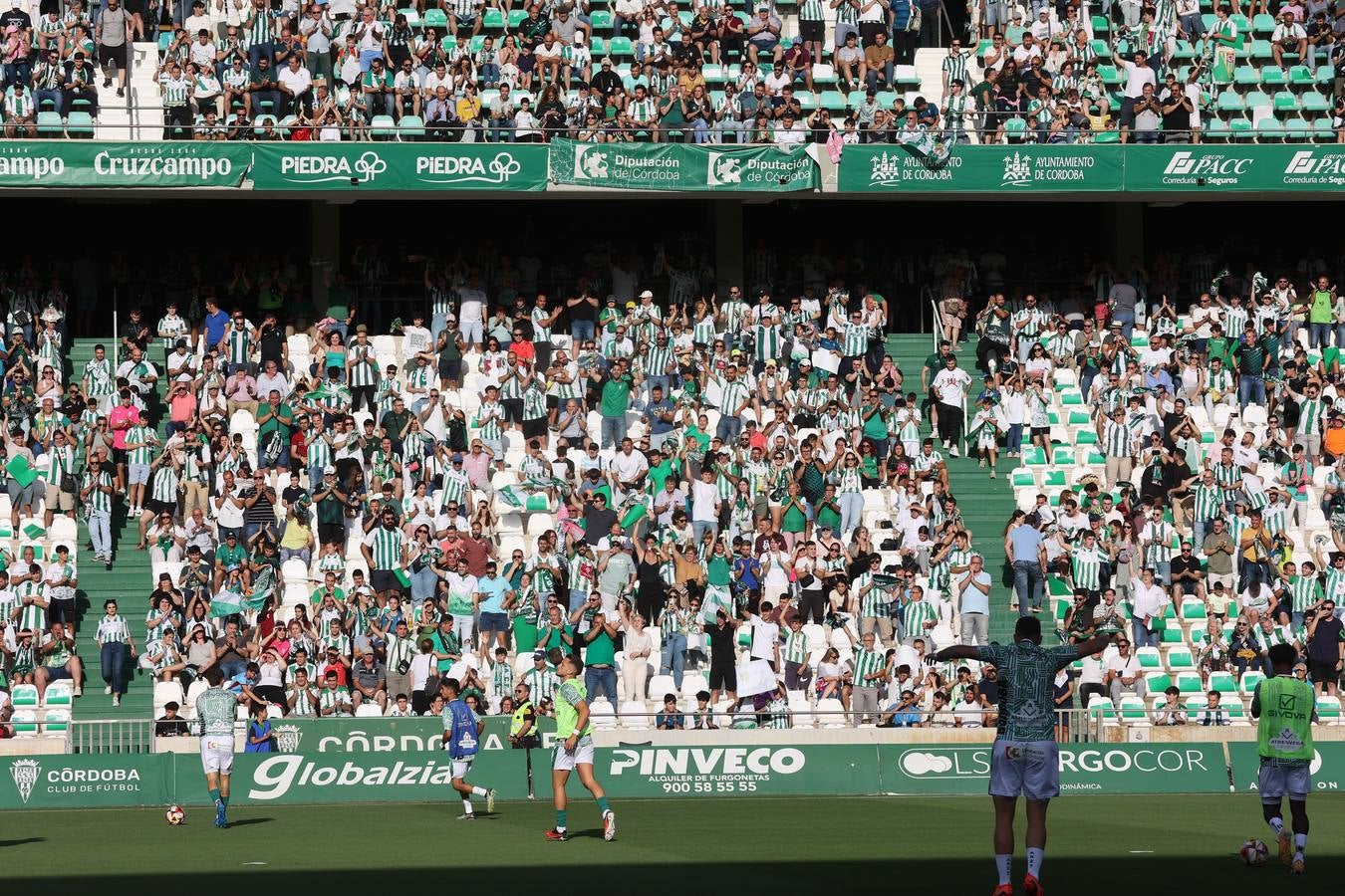 El ambiente del Córdoba-Ponferradina, en imágenes