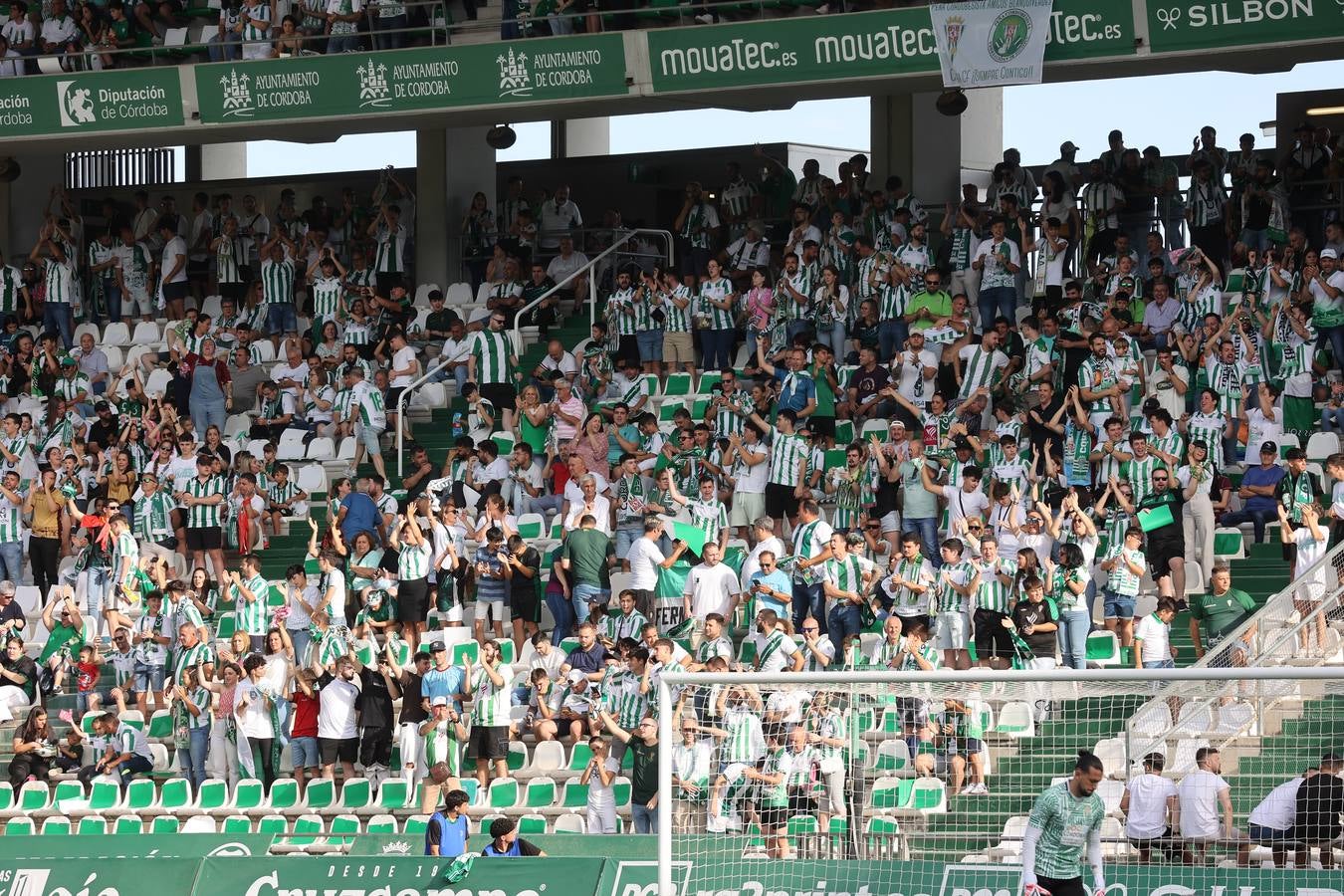 El ambiente del Córdoba-Ponferradina, en imágenes