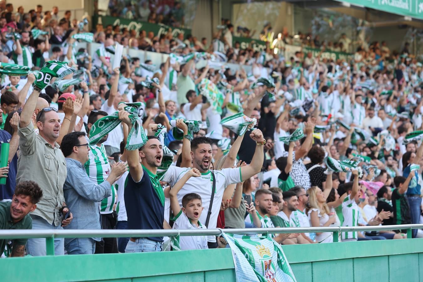 El ambiente del Córdoba-Ponferradina, en imágenes