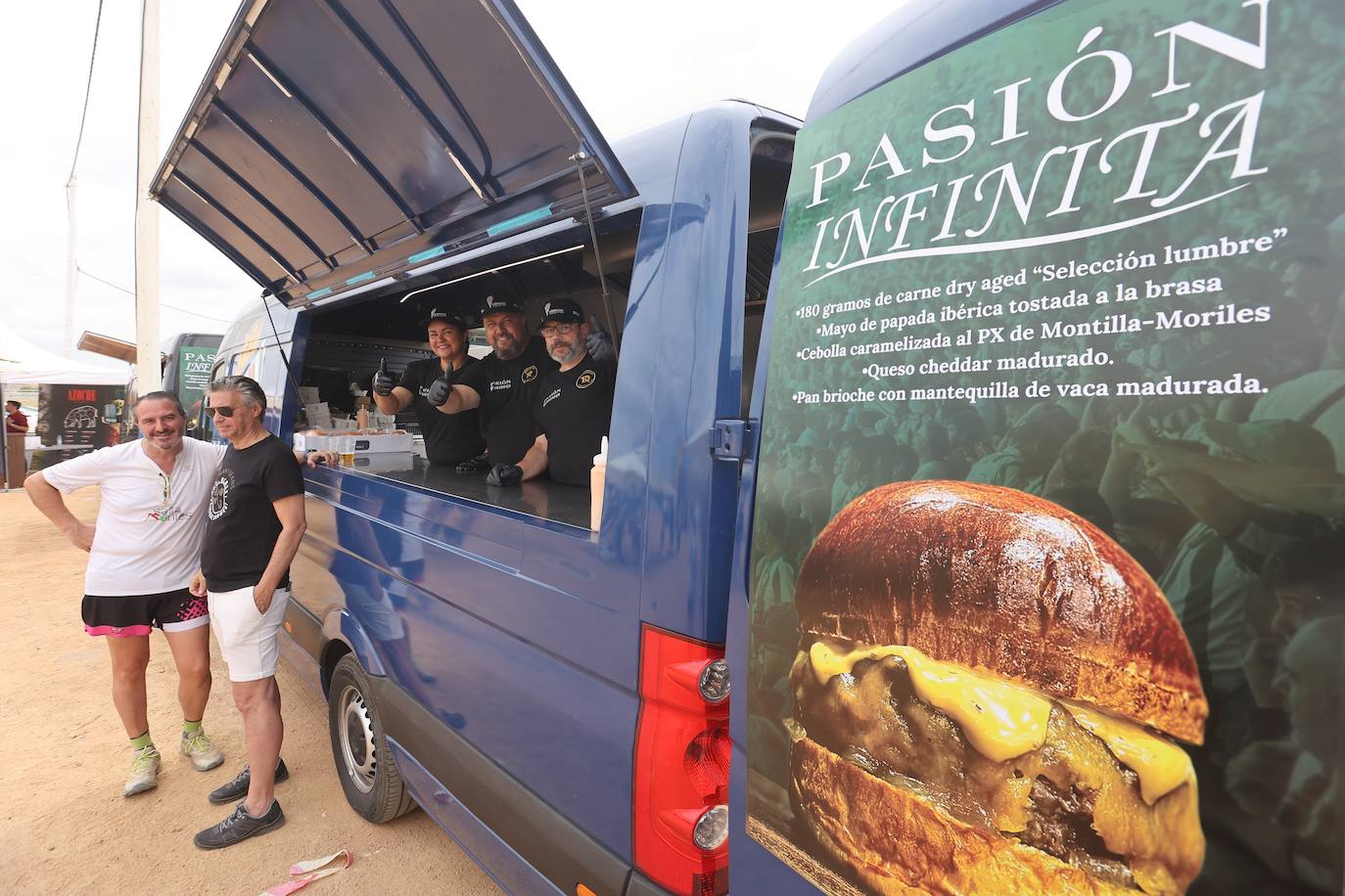 Fotos: las mejores imágenes del ambiente en la Fan Zone del Córdoba CF