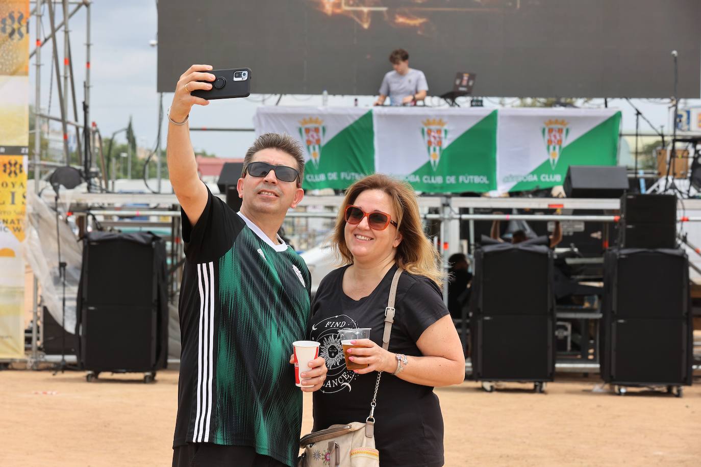 Fotos: las mejores imágenes del ambiente en la Fan Zone del Córdoba CF