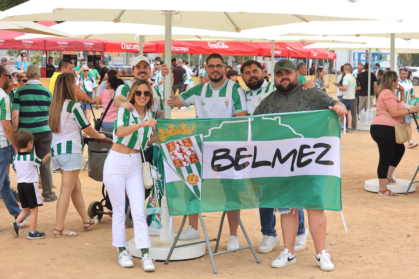 Fotos: las mejores imágenes del ambiente en la Fan Zone del Córdoba CF