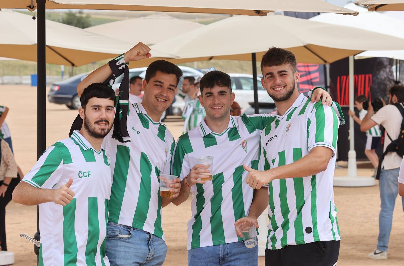 Fotos: las mejores imágenes del ambiente en la Fan Zone del Córdoba CF