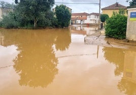 Las abundantes lluvias desbordan un arroyo y provocan inundaciones en la provincia de Zamora