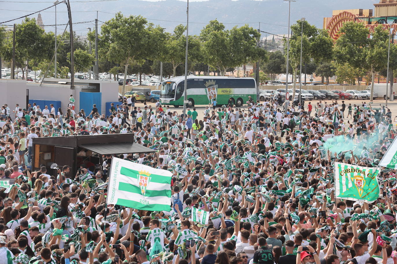 Fotos: el impresionante recibimiento de la afición al Córdoba