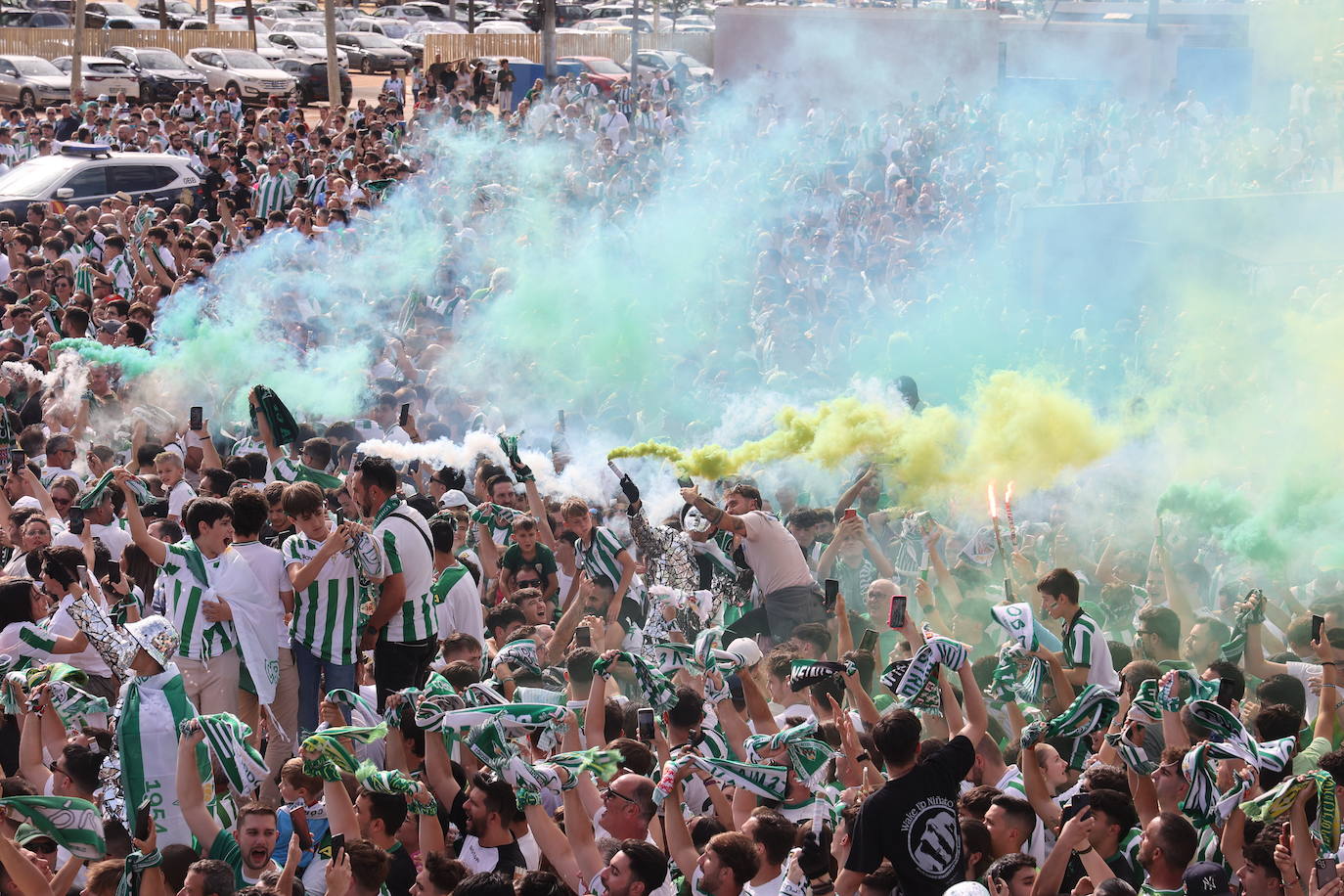 Fotos: el impresionante recibimiento de la afición al Córdoba