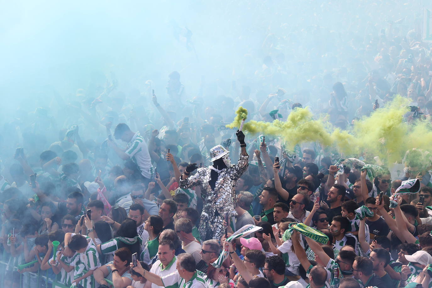 Fotos: el impresionante recibimiento de la afición al Córdoba