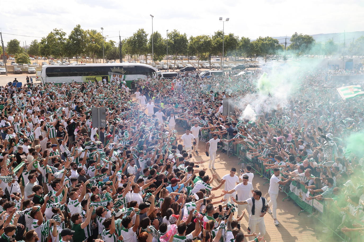 Fotos: el impresionante recibimiento de la afición al Córdoba