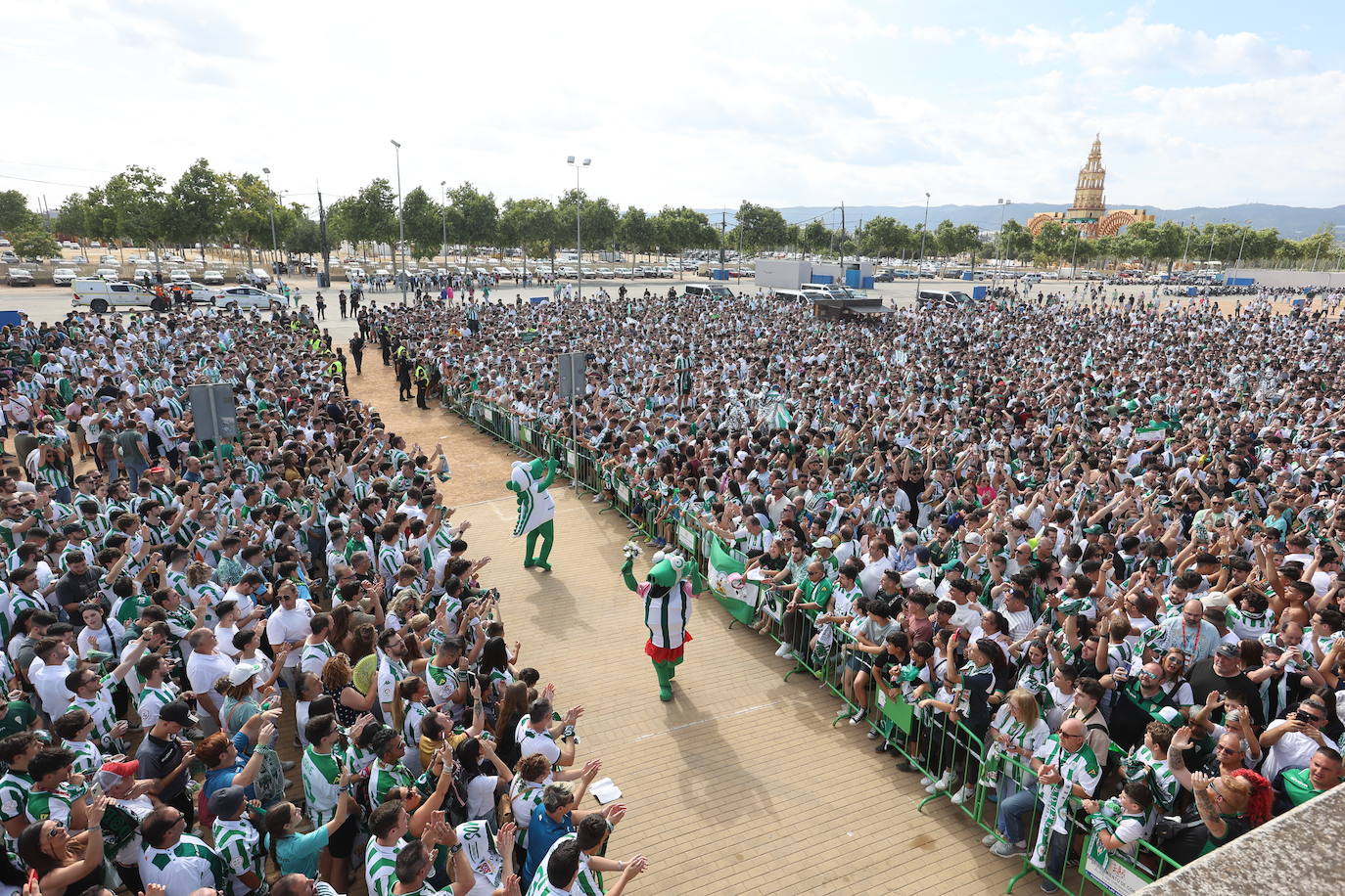 Fotos: el impresionante recibimiento de la afición al Córdoba