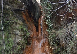 La cascada roja de Granada, una impresionante joya desconocida de la naturaleza