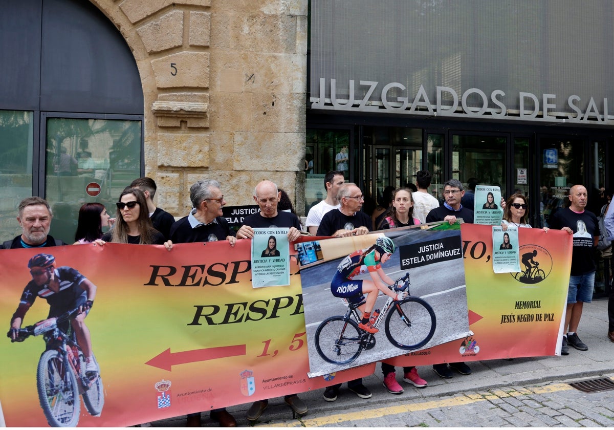 Concentración ante los Juzgados de Salamanca durante el juicio celebrado el pasado viernes