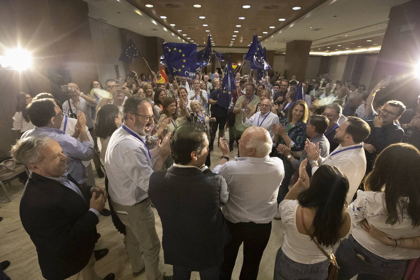 Las imágenes de la celebración del PP por su victoria en Córdoba