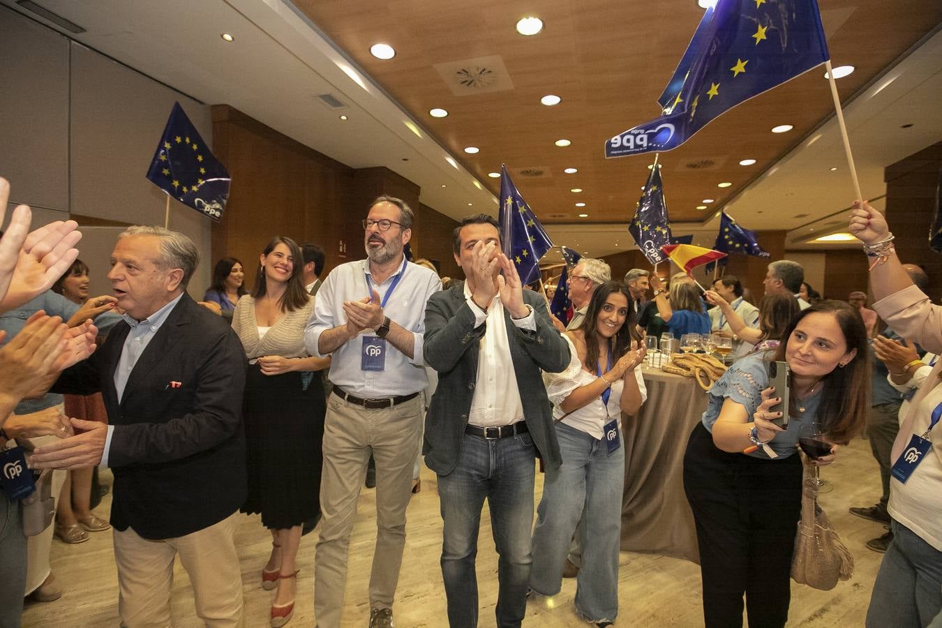 Las imágenes de la celebración del PP por su victoria en Córdoba