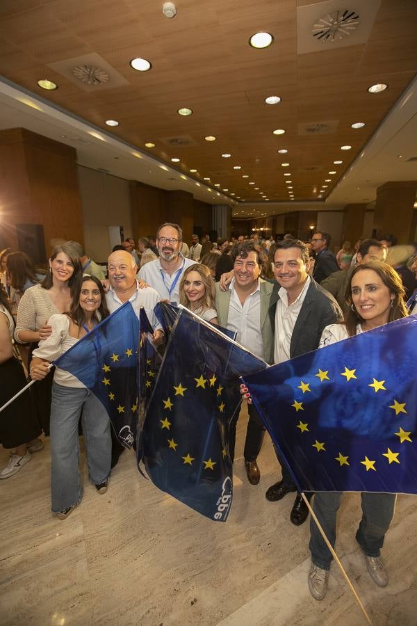 Las imágenes de la celebración del PP por su victoria en Córdoba