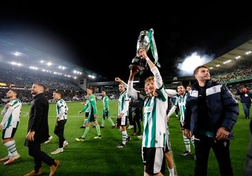 Así es la exposición blanquiverde de las camisetas históricas del club