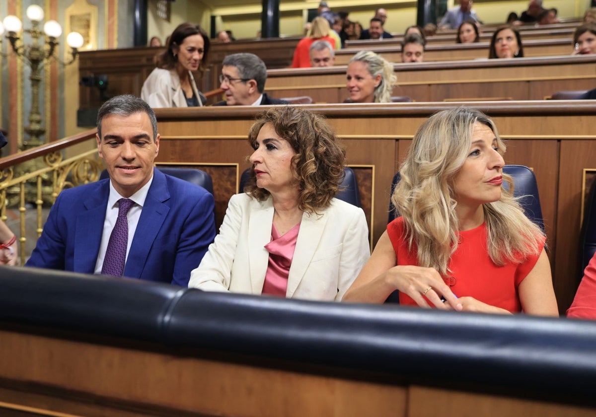 Pedro Sánchez, María Jesús Montero y Yolanda Díaz, este miércoles, en la sesión de control al Gobierno