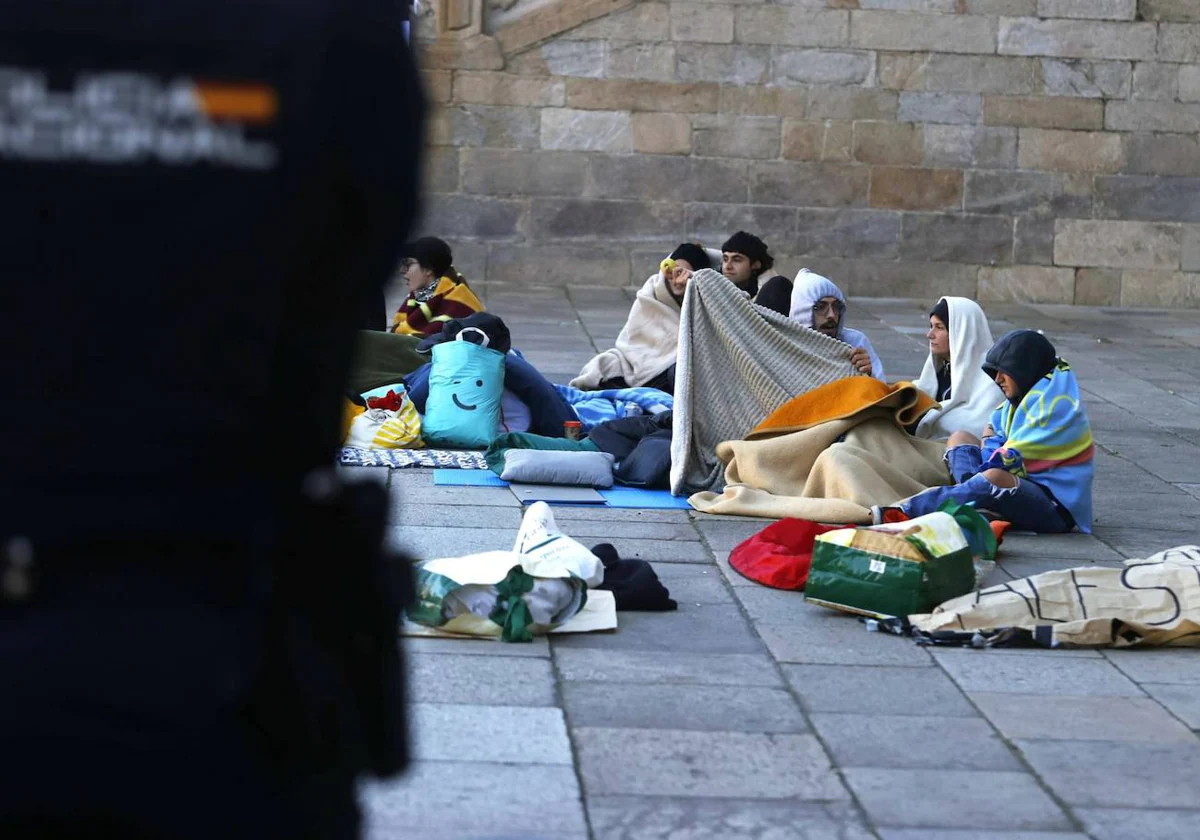 Los estudiantes pro-Palestina, concentrados la mañana de este miércoles en el Obradoiro