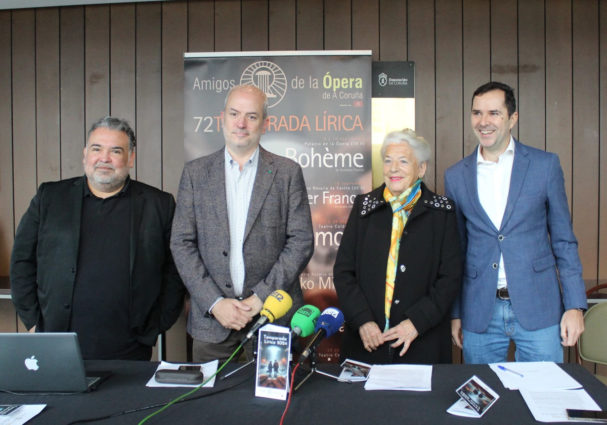 Aquiles Machado, el concejal Gonzalo Castro, la presidenta de la Asociación Natalia Lamas y el director del Agadic, Jacobo Sutil, este jueves durante la presentación de la temporada