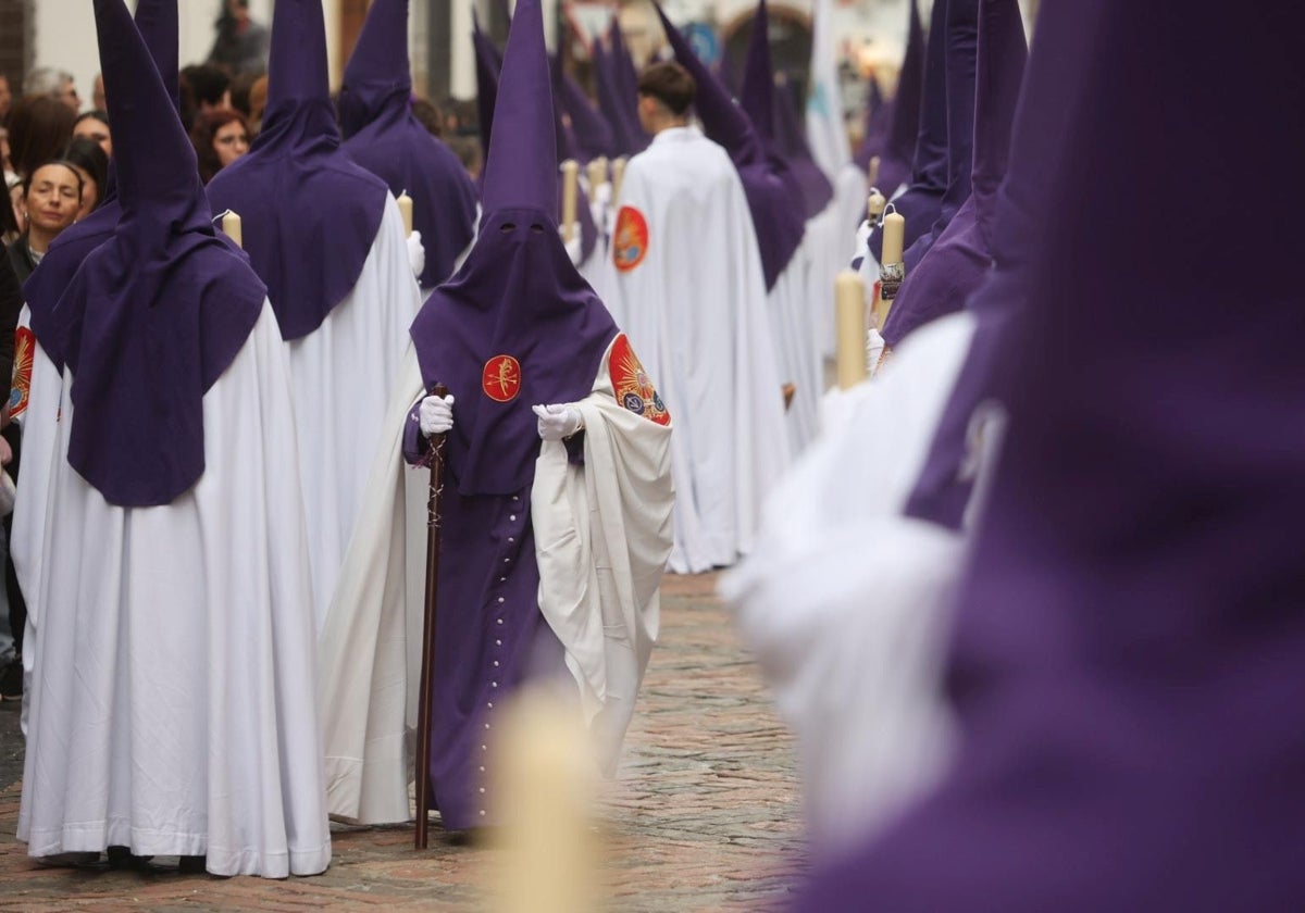 Nazarenos de la Agonía, en la estación de penitencia del Martes Santo de este año