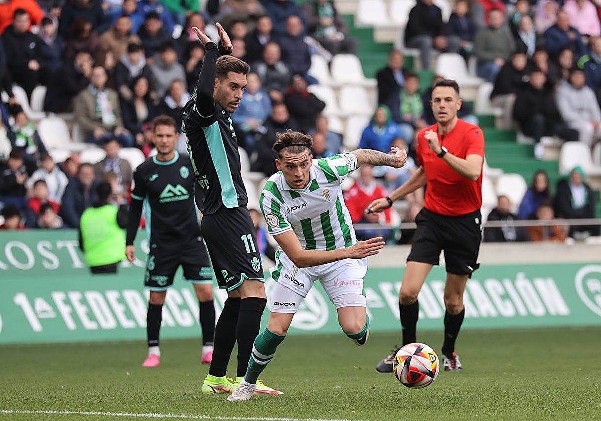 El árbitro Ramo Andrés, presente en el Córdoba - Atlético Baleares de esta temporada