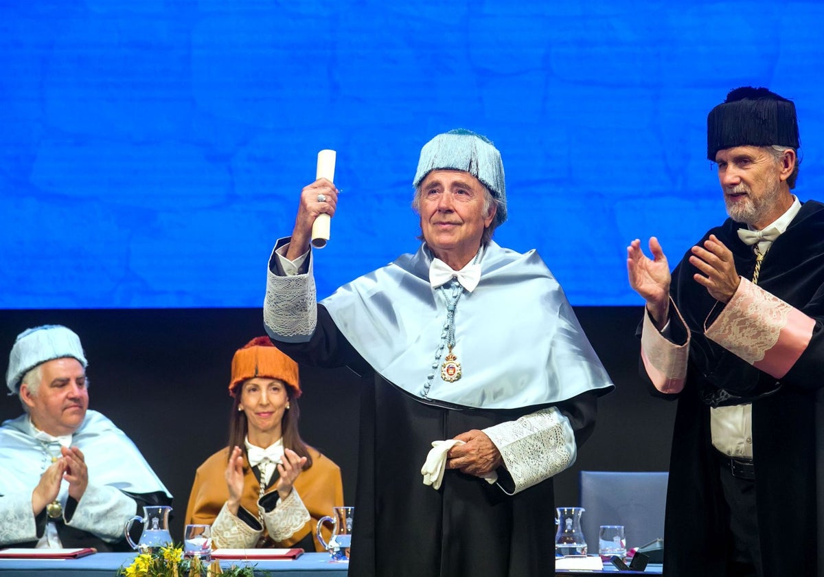 Joan Manuel Serrat, doctor honoris causa por la Universidad de Burgos