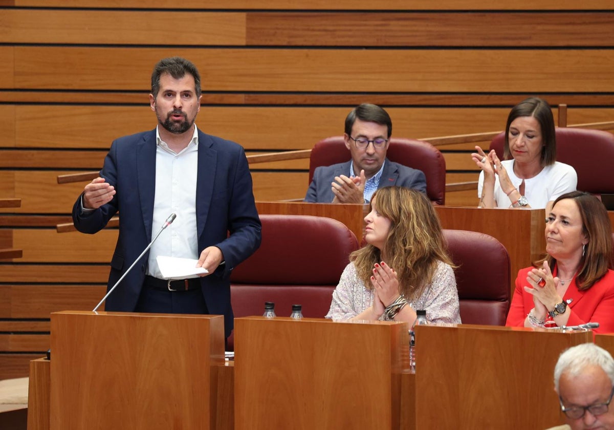 El portavoz del PSOE en las Cortes, Luis Tudanca, durante el pleno