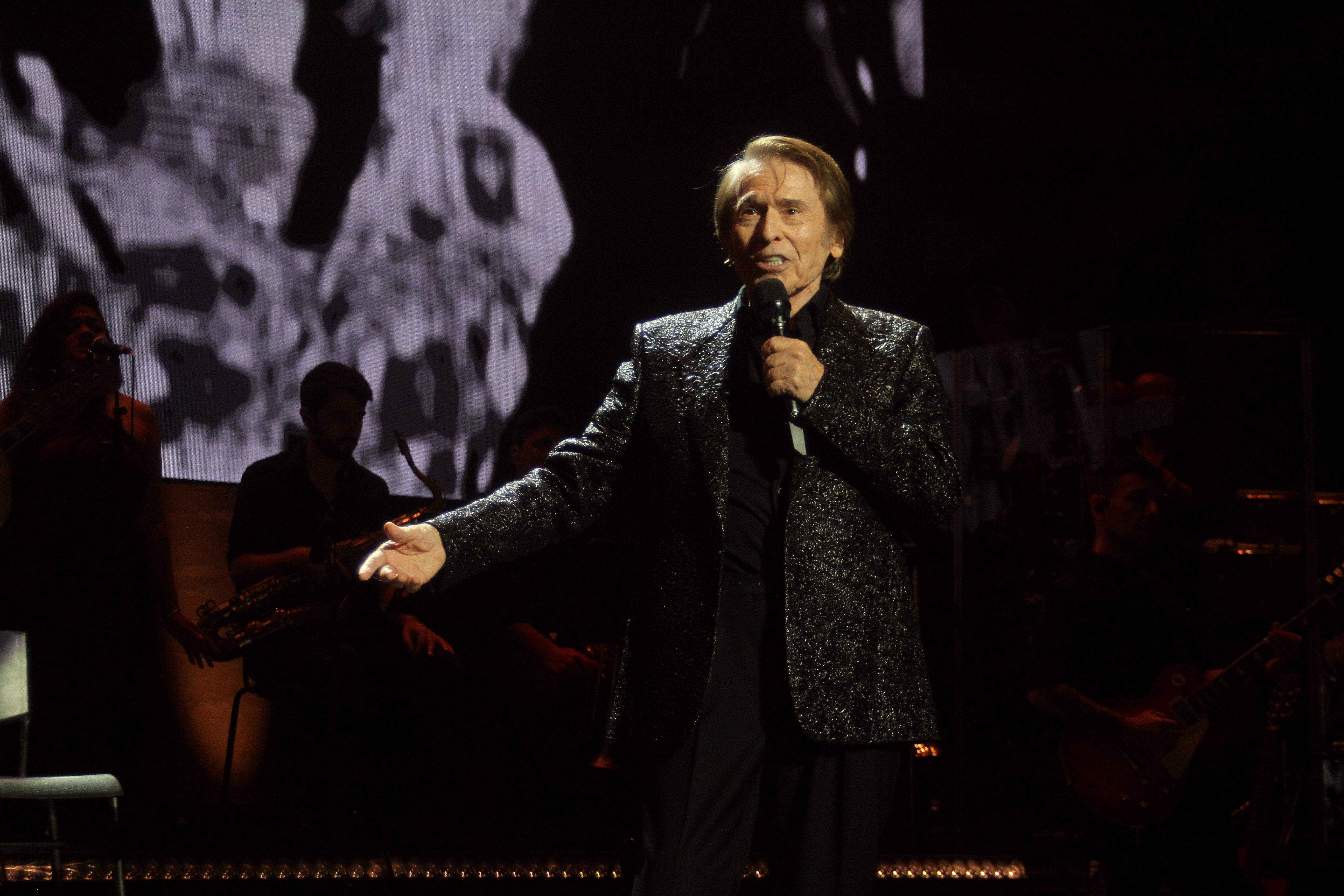 Fotos: el vibrante concierto de Raphael en Cabra