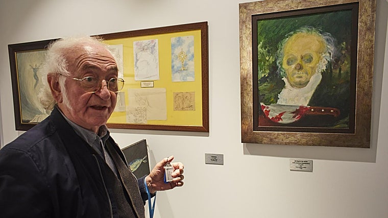 El hermano Calixto entre obras de González Rajel