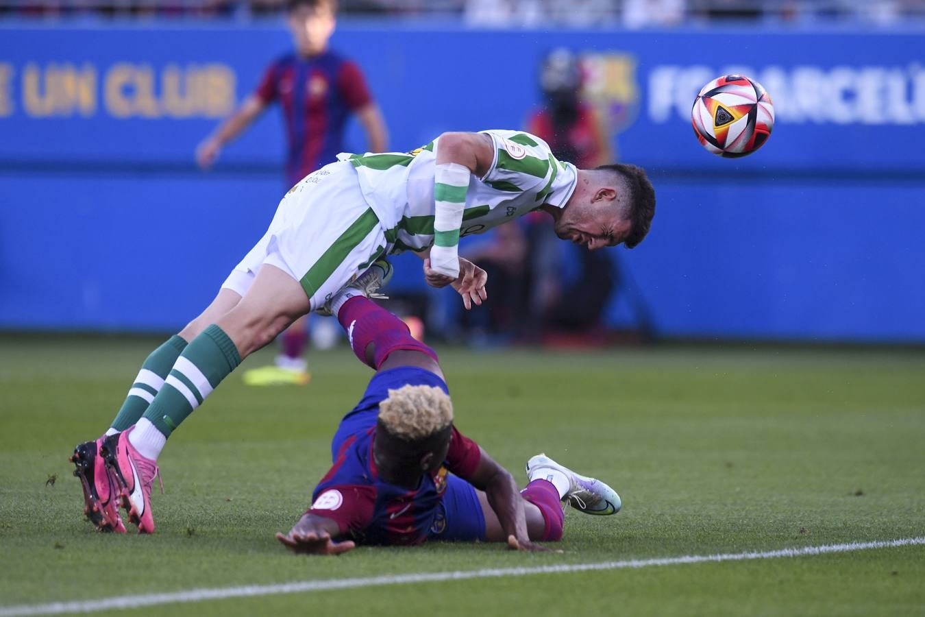 Fotos: la celebración del gol, la afición y las mejores jugadas del FC Barcelona B - Córdoba CF