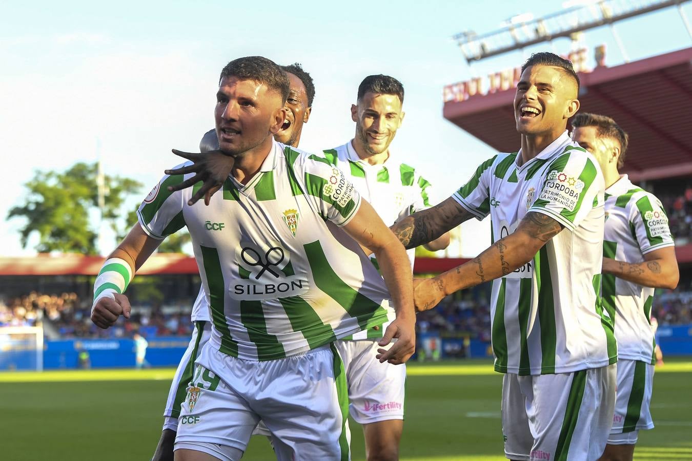 Fotos: la celebración del gol, la afición y las mejores jugadas del FC Barcelona B - Córdoba CF