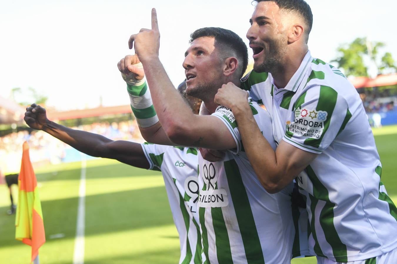 Fotos: la celebración del gol, la afición y las mejores jugadas del FC Barcelona B - Córdoba CF