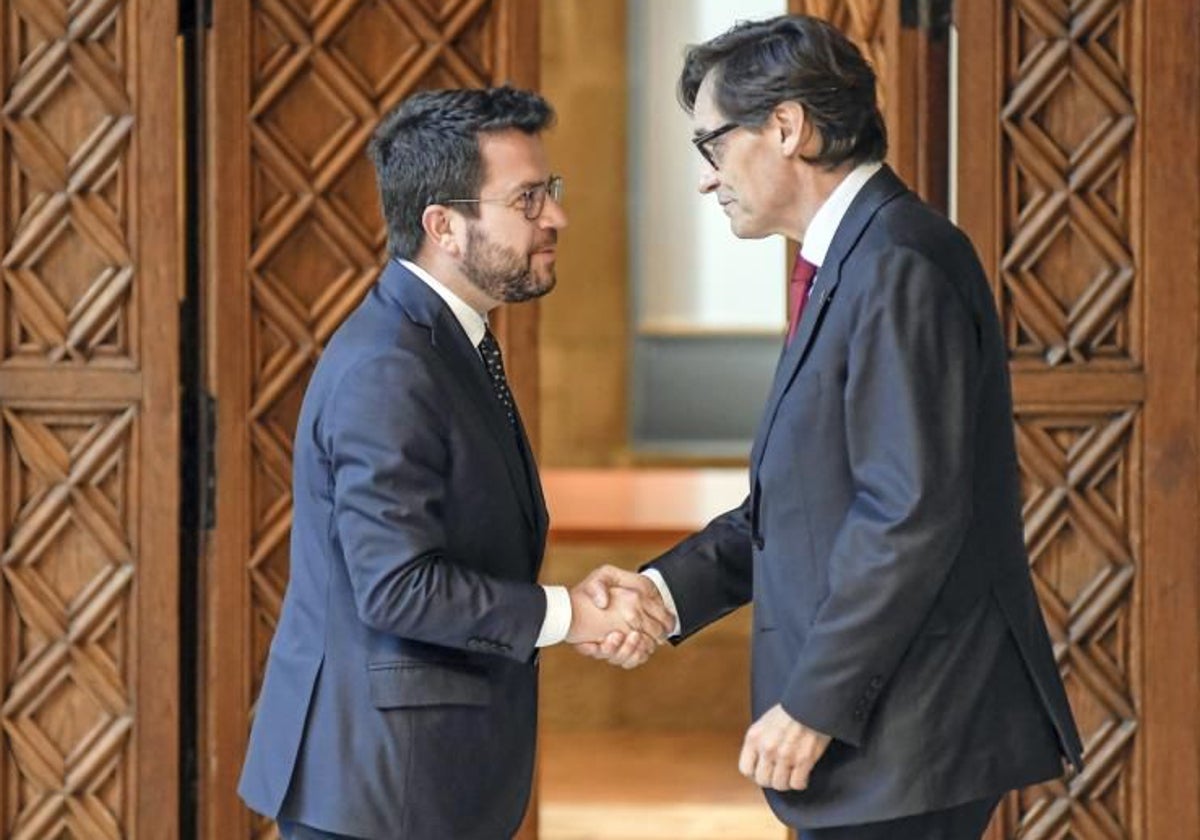 Pere Aragonès, con Salvador Illa en el Palacio de la Generalitat