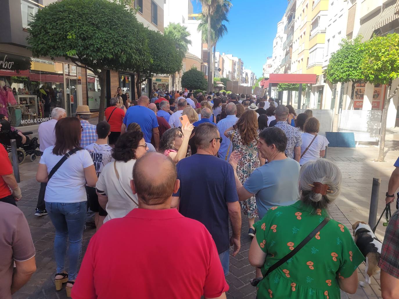 Fotos: la masiva protesta de los vecinos en defensa del Hospital de Puente Genil