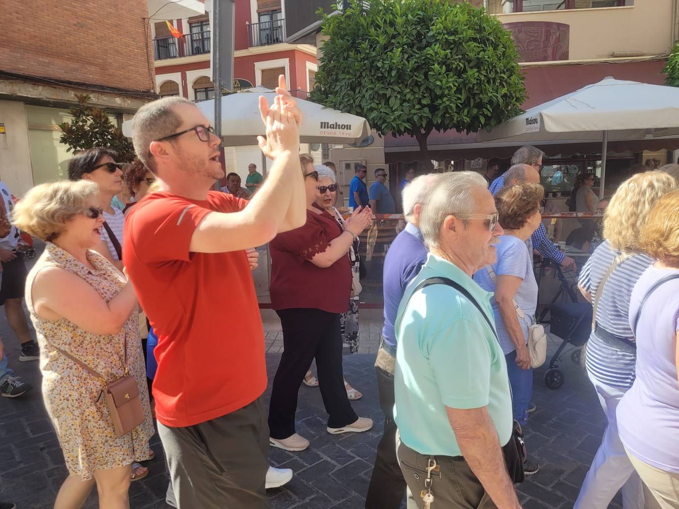 Fotos: la masiva protesta de los vecinos en defensa del Hospital de Puente Genil