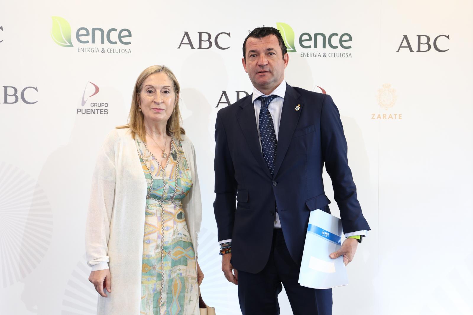 Ana Pastor, expresidenta del Congreso de los Diputados y actual presienta de AMA y Álvaro Basilio Durán, asesor de presidencia y director de comunicación y marketing de AMA